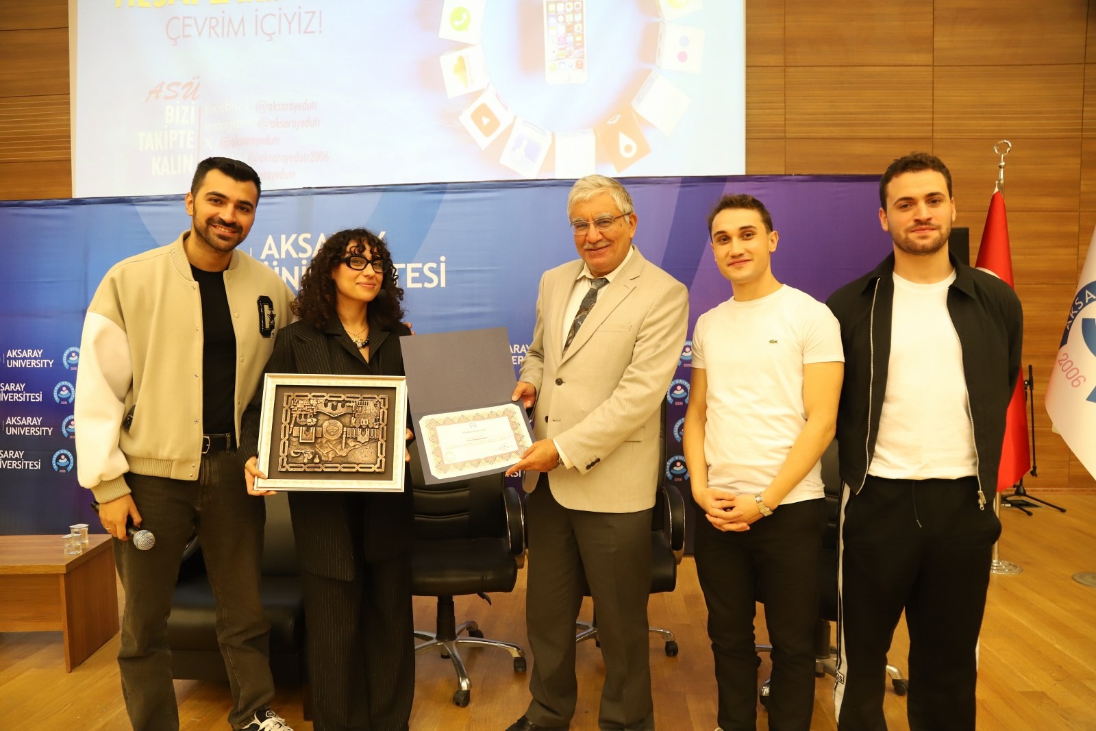 Aksaray Üniversitesi’nin ev sahipliğinde BKM Çok  Güzel Hareketler Oyuncusu Tuğba Yılmaz öğrencilerle buluştu